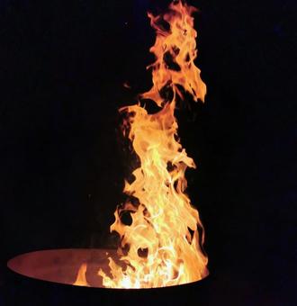 燃え上がる炎 燃え上がる炎 炎,焚き火,夜の写真素材