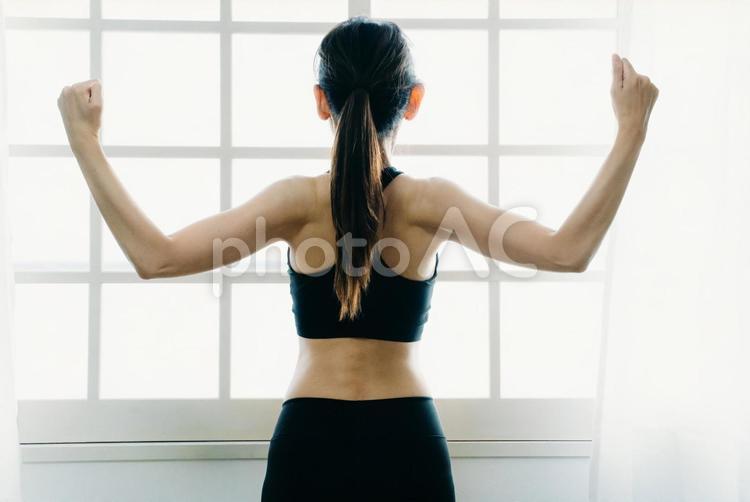 女性のボディ（力こぶ） 筋トレ,筋力,筋肉の写真素材