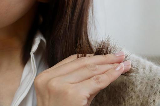 髪を触る女性 髪,触る,髪の毛の写真素材