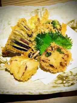 栄養満点、野菜の天ぷら 栄養満点、野菜の天ぷら 天ぷら,茄子,蓮根の写真素材