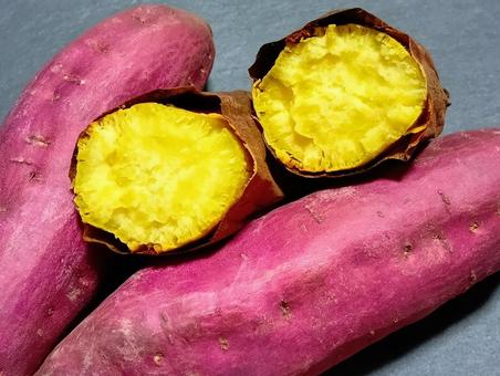 焼き芋とサツマイモ サツマイモ,焼き芋,秋の写真素材