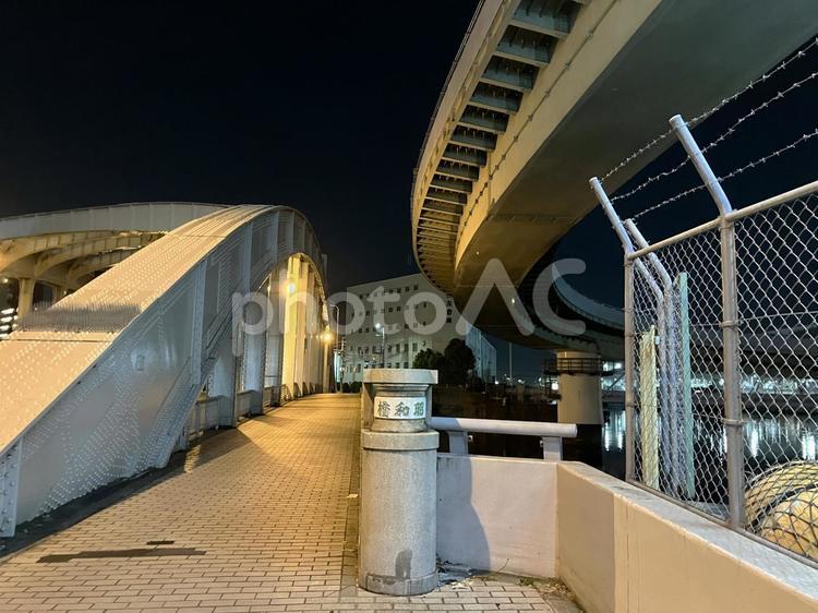 夜の昭和橋２ 橋,道路,街灯の写真素材