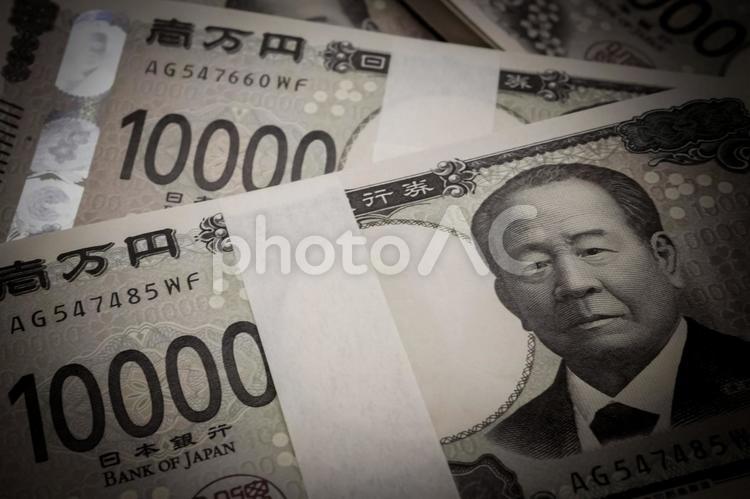 帯でまとめられた百万円のネガティブな画像 ネガティブ,裏金,暗いの写真素材