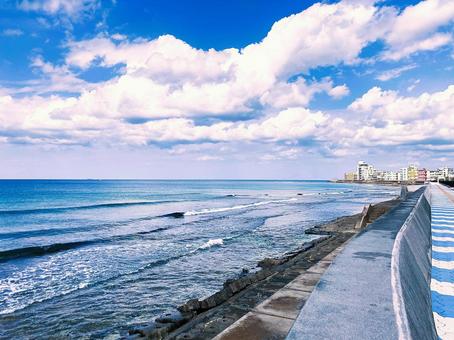 沖縄北谷町砂辺の青空と雲と海岸 沖縄北谷町砂辺の青空と雲と海岸 沖縄,海,ビーチの写真素材