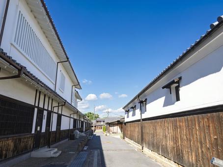 青空に映える今井町の町並み 青空に映える今井町の町並みの写真