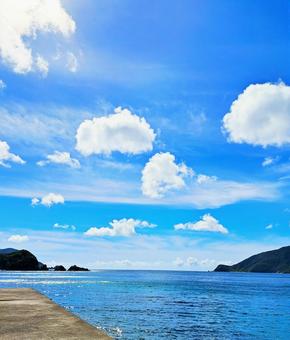 さわやかな空と奄美の海 さわやかな空と奄美の海の写真