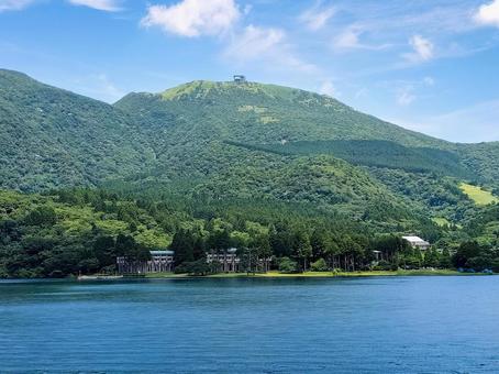 芦ノ湖にて海賊船から駒ヶ岳頂上駅を遠望 芦ノ湖にて海賊船から駒ヶ岳頂上駅を遠望 箱根海賊船,遊覧船,芦ノ湖の写真素材