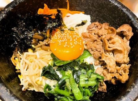 石焼きビビンバ(プルコギ)1 石焼きビビンバ(プルコギ)1 ビビンパ,ピビムパプ,ビビンバブの写真素材