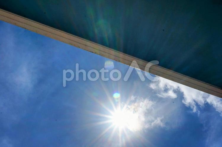 日差し　夏　猛暑 背景,模様,猛暑の写真素材