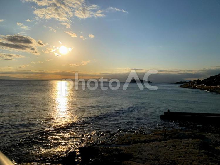 11月秋 湘南稲村ケ崎からの夕陽_10 湘南,江の島,夕陽の写真素材