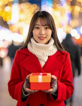 イルミネーション・彼女のプレゼントの写真