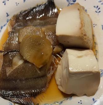R7.06.01 鰈と豆腐の煮付け 2 R7.06.01 鰈と豆腐の煮付け 2 夕食,鰈,豆腐の写真素材