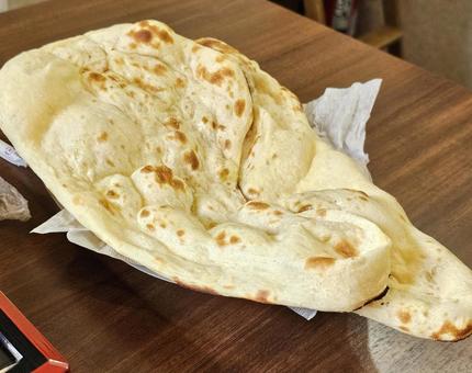 大きいナン 大きいナン ナン,大きい,インドカレーの写真素材