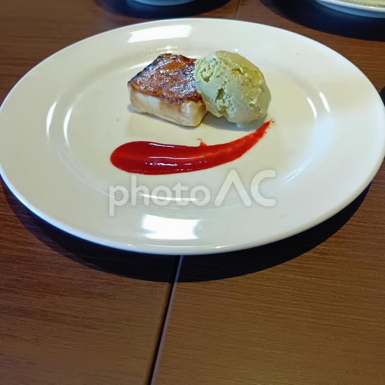 ピスタチオアイスとフローズンデザート デザート,女子会,アイスクリームの写真素材
