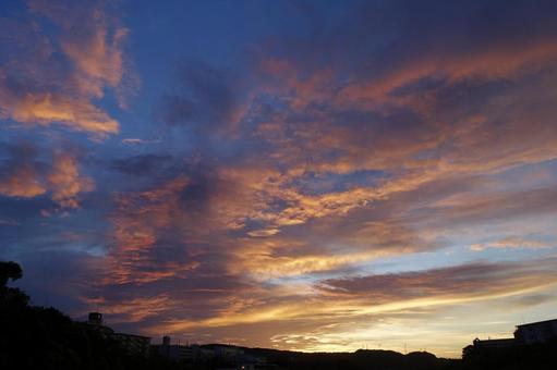 住宅街の夜明け~日の出前の夏~299 住宅街の夜明け~日の出前の夏~299の写真