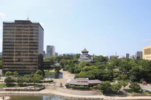 北九州市役所と小倉城、 北九州市役所と小倉城、 北九州市,小倉北区,小倉城の写真素材