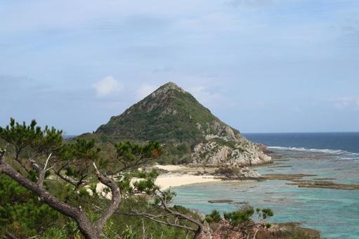 エメラルドグリーンの海と島 自然,風景,海の写真素材