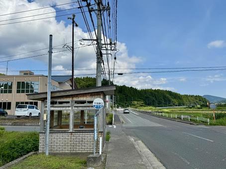 福井県越前　田舎のバス停　夏の下河原口 福井県,越前市,待ち合わせの写真素材