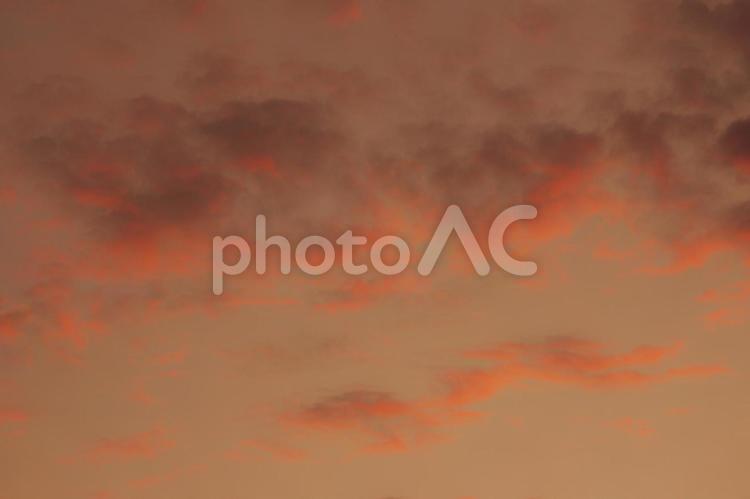 マジックアワーのピンク色の雲 マジックアワー,空,雲の写真素材