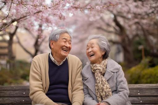 桜の下で笑い合う高齢夫婦・シニアライフ 桜の下で笑い合う高齢夫婦・シニアライフの写真