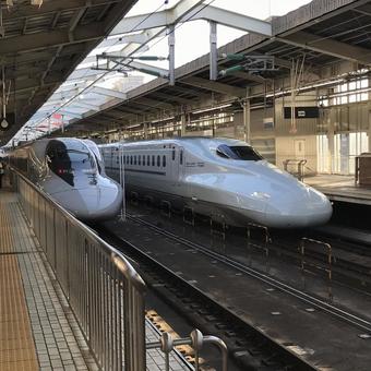 新幹線 新幹線 新幹線,ホーム,停車の写真素材