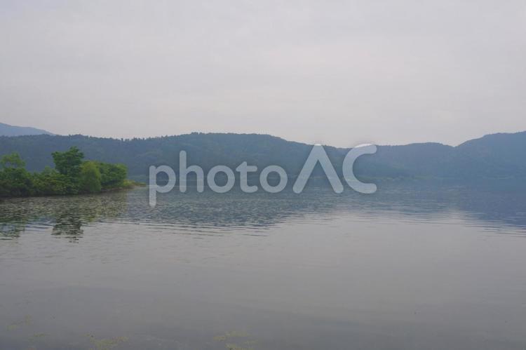 余呉湖（曇り）⑥　滋賀県長浜市 自然,風景,景色の写真素材