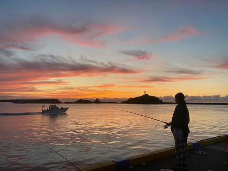海釣り 海釣り 海,夕日,夕暮れの写真素材