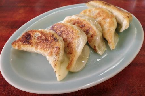 Delicious pan-fried dumplings filled with plenty of filling1, JPG Delicious pan-fried dumplings filled with plenty of filling1, JPG