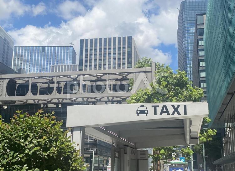 タクシー乗り場　TAX  ビル群 タクシー,タクシー乗り場,taxの写真素材