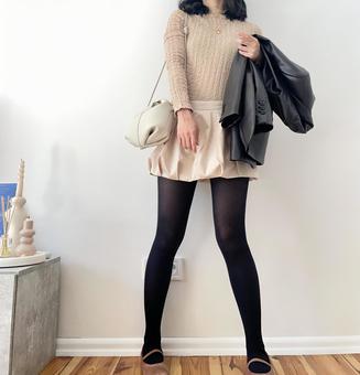 女性ファッション 内股で立つ 女性ファッション 内股で立つ 内股,姿勢,o脚の写真素材