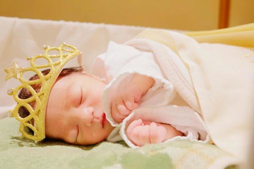 クラウンと新生児 新生児,クラウン,赤ちゃんの写真素材