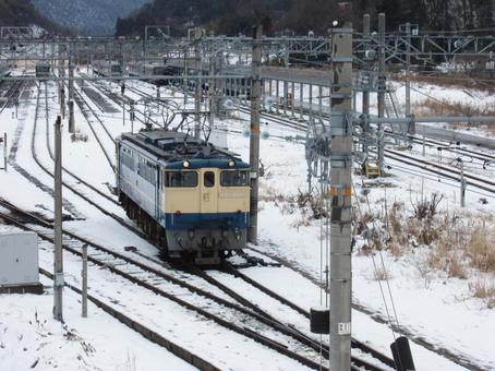 雪の電気機関車　米原　冬 電気機関車,ef65,雪の写真素材