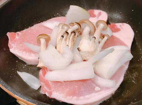 ポークソテー ポークソテー ポークソテー,豚ロース肉,ロース肉の写真素材