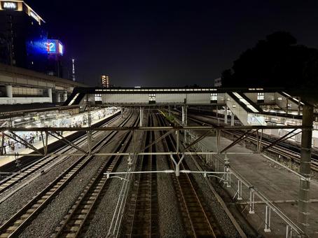 夜の日暮里駅 線路 夜の日暮里駅 線路 日暮里,荒川区,ホームの写真素材