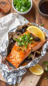 鮭とキノコのホイルの包み焼き　秋の味覚の写真