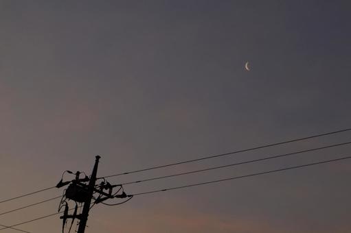 夜明けの三日月 夜明けの三日月の写真