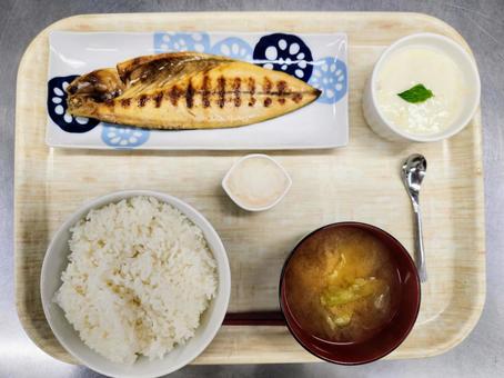 鯖の塩焼き定食 鯖の塩焼き定食 鯖,塩焼き,魚介類の写真素材