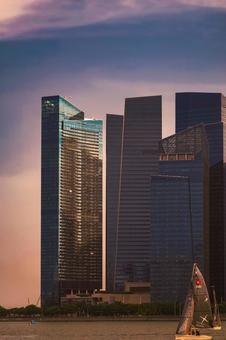 夕暮れの金融街(シンガポール) 夕暮れの金融街(シンガポール) シンガポール,マリーナベイ,夕焼けの写真素材