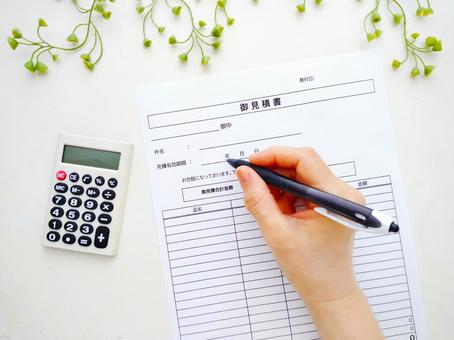 見積書と電卓 見積書と電卓 見積書,仕事,紙の写真素材