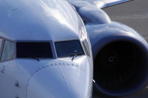 飛行機アップ 飛行機,旅客機,航空機の写真素材