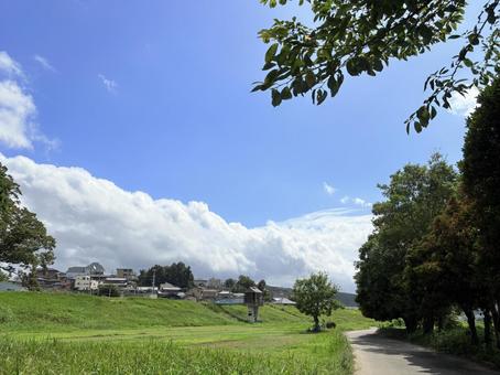 晴れた青空に続く道 晴れた青空に続く道 自然,風景,青空の写真素材