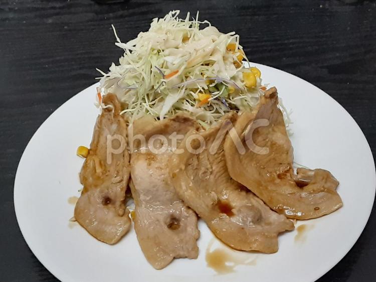 豚の生姜焼き② 豚肉,生姜焼き,キャベツの写真素材