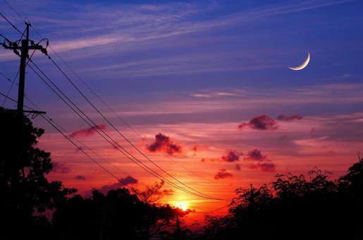 アニメみたいに加工した夕空と三日月 アニメみたいに加工した夕空と三日月 三日月,夜,夜空の写真素材