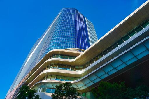 高輪ゲートウェイ双塔ビュー 高層ビル,ツインタワー,ガラス張りの写真素材