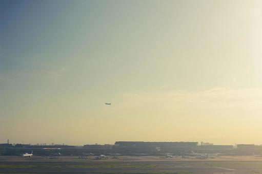 羽田を飛び立つ飛行機(ノスタルジック調) 羽田空港,飛行機,青空の写真素材