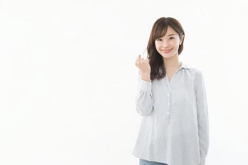 若い女性 ガッツポーズ 若い女性 ガッツポーズの写真