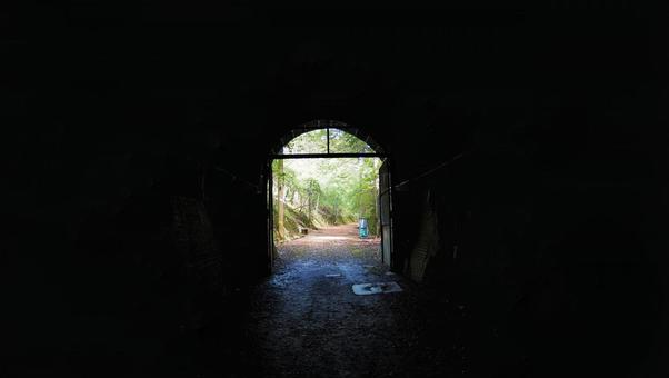 旧国鉄篠ノ井線廃線敷遊歩道 旧国鉄篠ノ井線廃線敷遊歩道 トンネル,三五山トンネル,廃線の写真素材