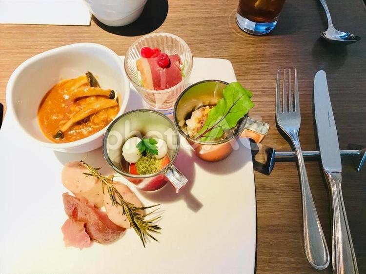 おしゃれなごちそう サラダ,ベビーリーフ,野菜の写真素材