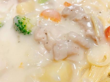 パスタ入りクリームシチュー パスタ入りクリームシチューの写真