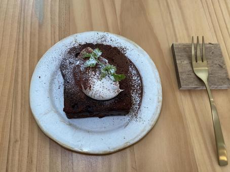 チョコパウンドケーキとフォーク チョコパウンドケーキとフォーク チョコ,パウンドケーキ,お菓子の写真素材